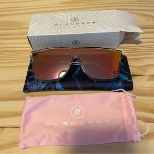 Brand New Blenders Loveshine Sunglasses with Lucent Sleeve